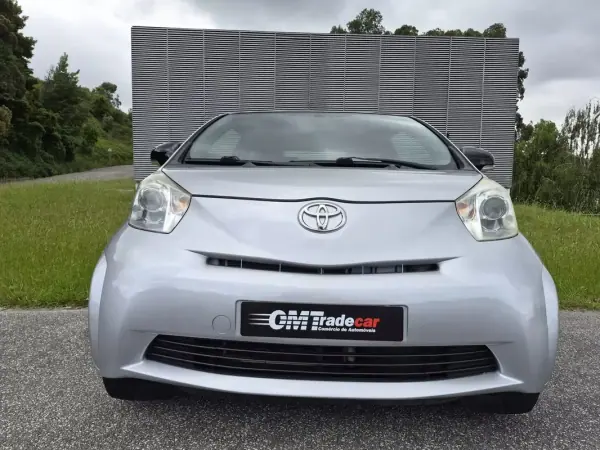 Toyota iQ 2011 - 7499 EUR, 126382 km - AUTO.MOTO.pt - 126382km - foto 9 de 25