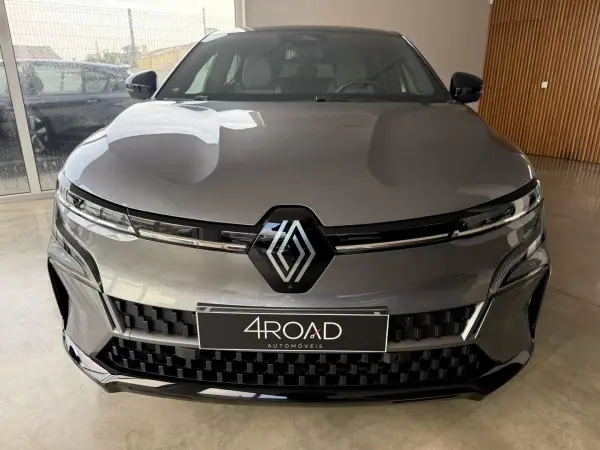 Renault Mégane E-Tech 2023 - 25500 EUR, 58000 km - AUTO.MOTO.pt - 58000km - foto 14 de 121
