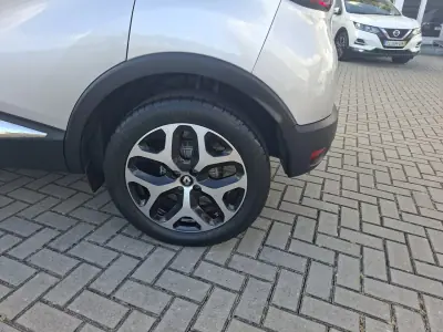 Renault Captur 2018 - 13500 EUR, 113500 km - AUTO.MOTO.pt - 113500km - foto 9 de 29