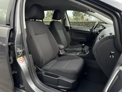 Volkswagen Golf 2019 - 15990 EUR, 95000 km - AUTO.MOTO.pt - 95000km - foto 23 de 27