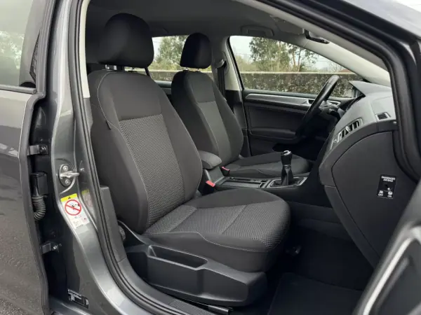 Volkswagen Golf 2019 - 15990 EUR, 95000 km - AUTO.MOTO.pt - 95000km - foto 23 de 27
