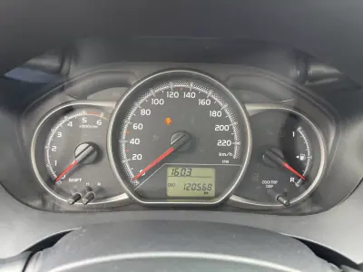 Toyota Yaris 2014 - 13950 EUR, 120568 km - AUTO.MOTO.pt - 120568km - foto 11 de 13