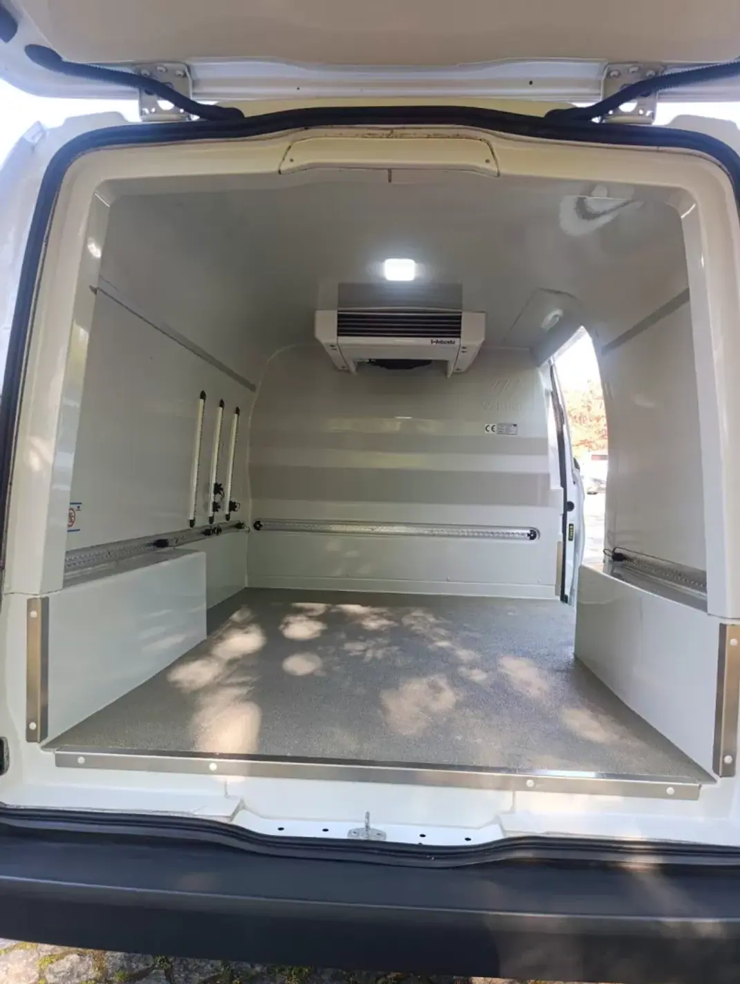 Mercedes-Benz 2017 - 18500 EUR, 74796 km - AUTO.MOTO.pt - 74796km - foto 13 de 17