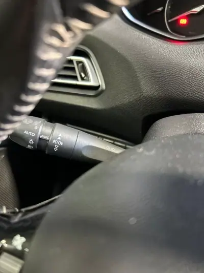 Peugeot 308 SW 2018 - 11500 EUR, 155853 km - AUTO.MOTO.pt - 155853km - foto 32 de 38