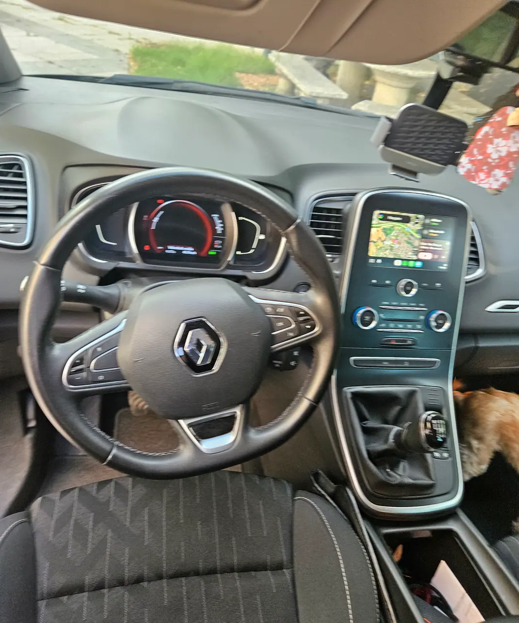 Renault Scénic 2019 - 15800 EUR, 92000 km - 92000km - foto 6 de 9