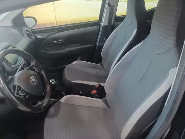 Toyota Aygo 2019 - 10890 EUR, 84853 km - AUTO.MOTO.pt - 84853km - foto 11 de 27