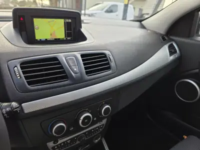 Renault Mégane Coupe 2011 - 8990 EUR, 234000 km - AUTO.MOTO.pt - 234000km - foto 19 de 33