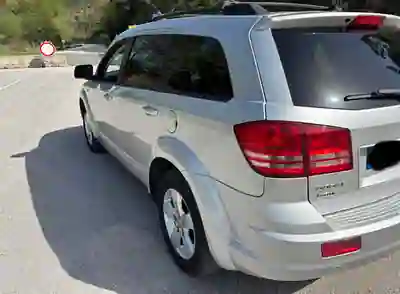 Dodge Journey 2010 - 7500 EUR, 212500 km - AUTO.MOTO.pt - 212500km - foto 5 de 10
