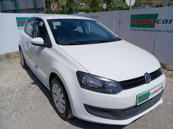 Volkswagen Polo 2014 - 7750 EUR, 153371 km - AUTO.MOTO.pt - 153371km - foto 6 de 27