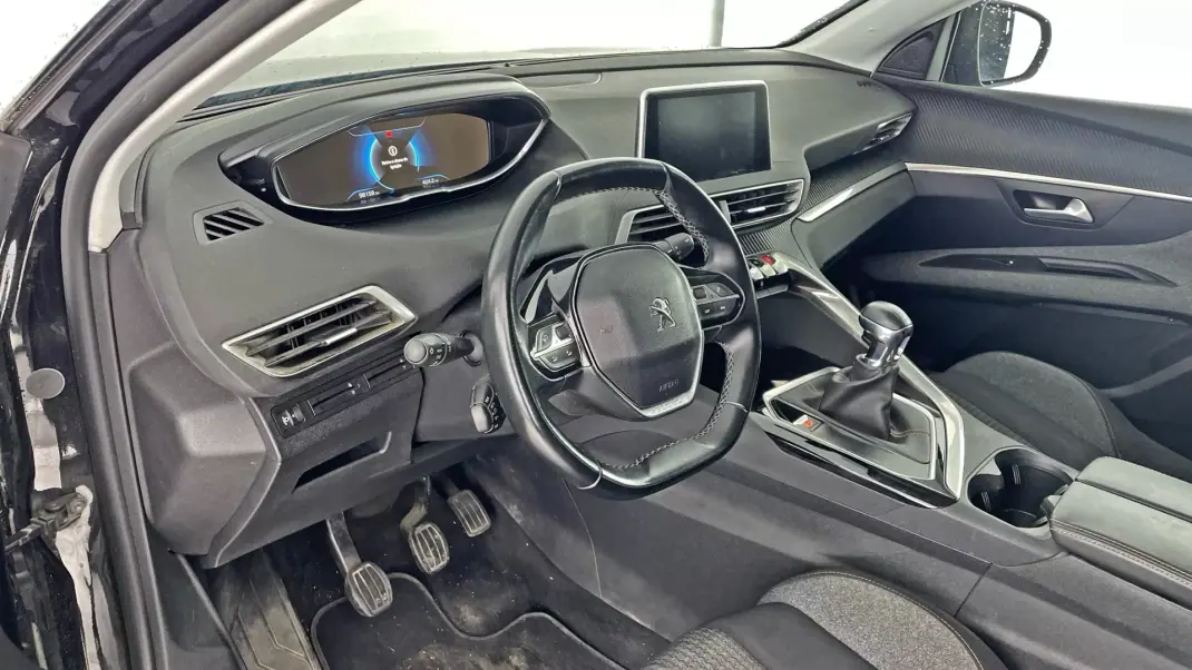 Peugeot 3008 2018 - 15500 EUR, 98159 km - 98159km - foto 8 de 8