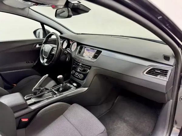 Peugeot 508 2016 - 9750 EUR, 113000 km - AUTO.MOTO.pt - 113000km - foto 40 de 54