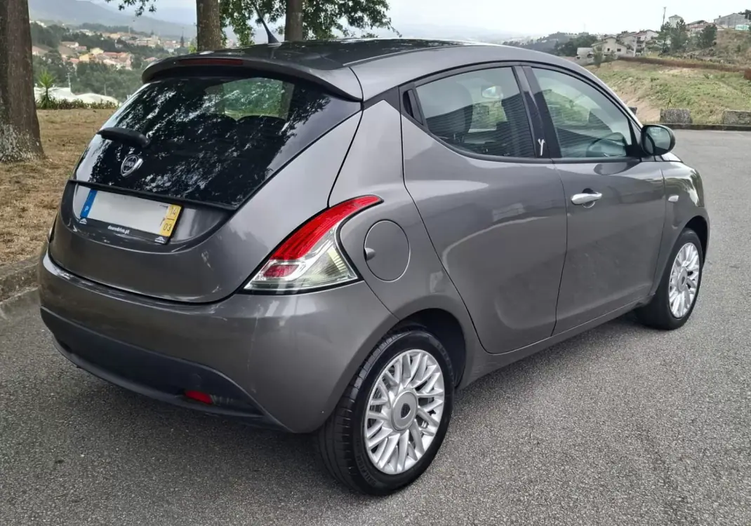 Lancia Ypsilon 2014 - 6950 EUR, 175250 km - 175250km - foto 7 de 11