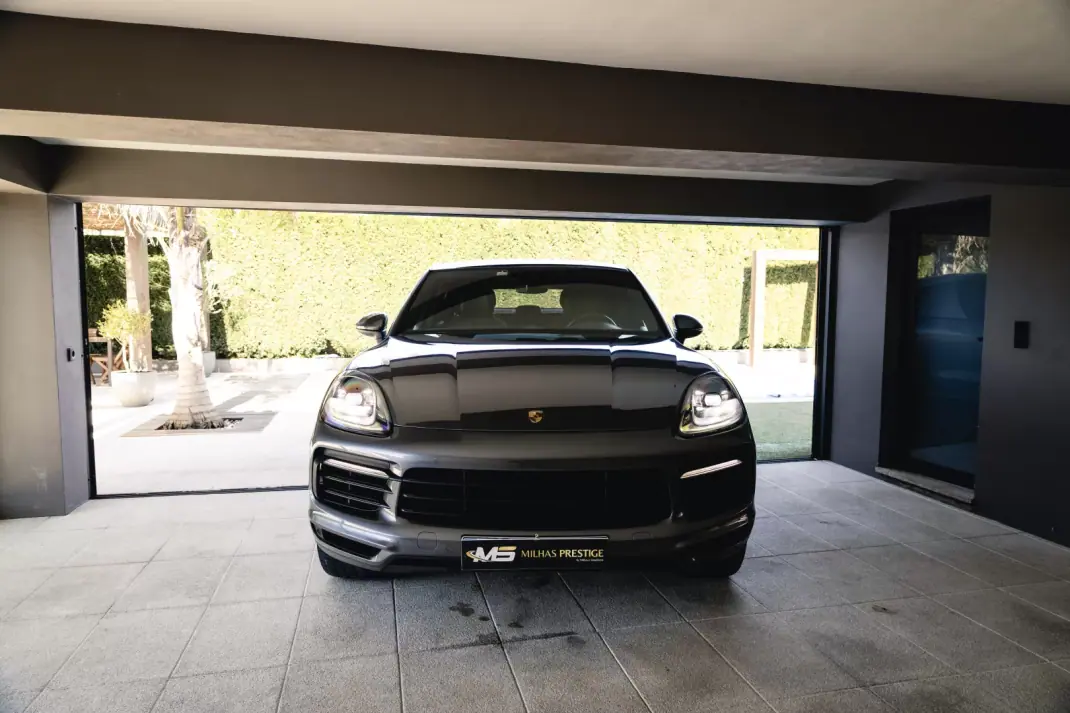 Porsche Cayenne Coupé 2019 - 62900 EUR, 253000 km - AUTO.MOTO.pt - 253000km - foto 9 de 40
