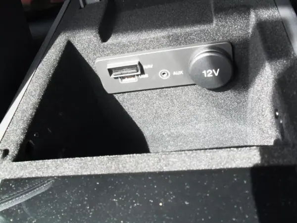 Jaguar XE 2017 - 25950 EUR, 59977 km - AUTO.MOTO.pt - 59977km - foto 30 de 35