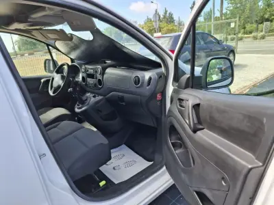 Peugeot PARTNER GIRAFON 2018 - 9990 EUR, 295321 km - AUTO.MOTO.pt - 295321km - foto 9 de 13