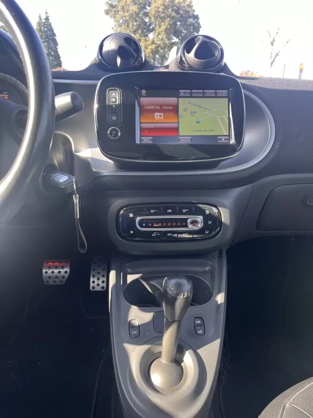 Smart Fortwo Cabrio 2019 - 14000 EUR, 48700 km - AUTO.MOTO.pt - 48700km - foto 8 de 19