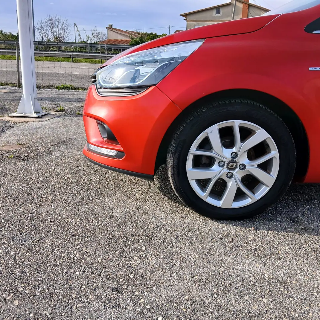 Renault Clio Sport Tourer 2019 - 12900 EUR, 109856 km - 109856km - foto 14 de 15