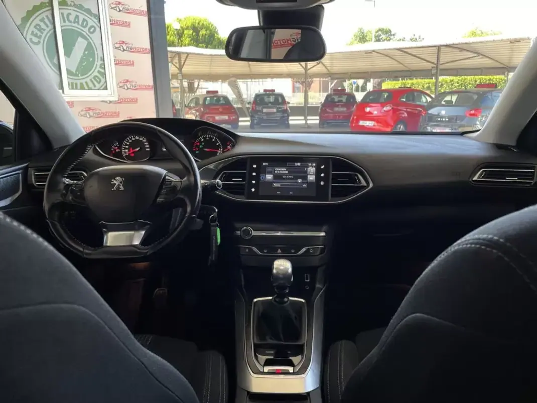 Peugeot 308 2015 - 12500 EUR, 144858 km - AUTO.MOTO.pt - 144858km - foto 20 de 73