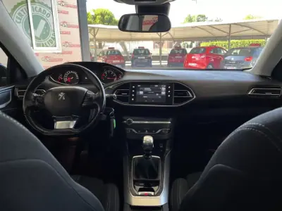 Peugeot 308 2015 - 12500 EUR, 144858 km - AUTO.MOTO.pt - 144858km - foto 20 de 73