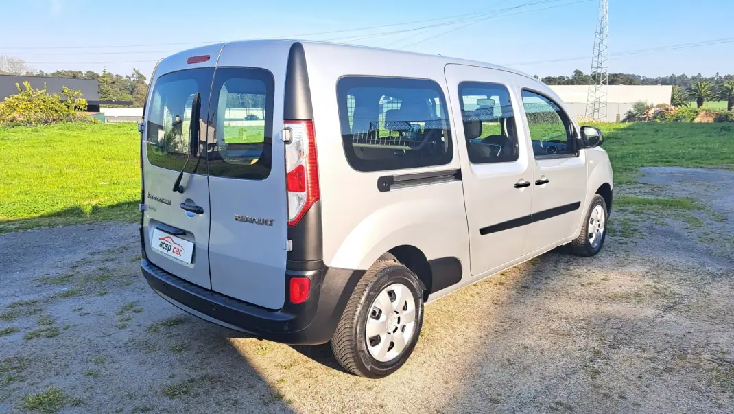 Renault 2019 - 19900 EUR, 100835 km - AUTO.MOTO.pt - 100835km - foto 3 de 28