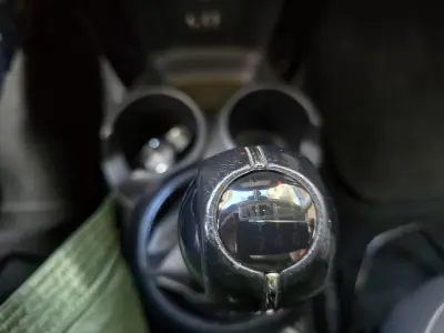 MINI Cooper 2017 - 14999 EUR, 166333 km - AUTO.MOTO.pt - 166333km - foto 22 de 24