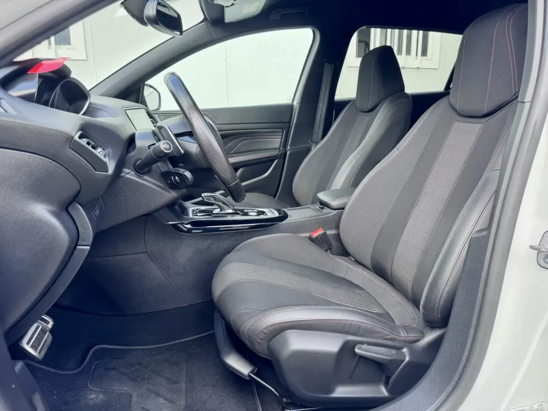 Peugeot 308 2020 - 14790 EUR, 30000 km - AUTO.MOTO.pt - 30000km - foto 8 de 29