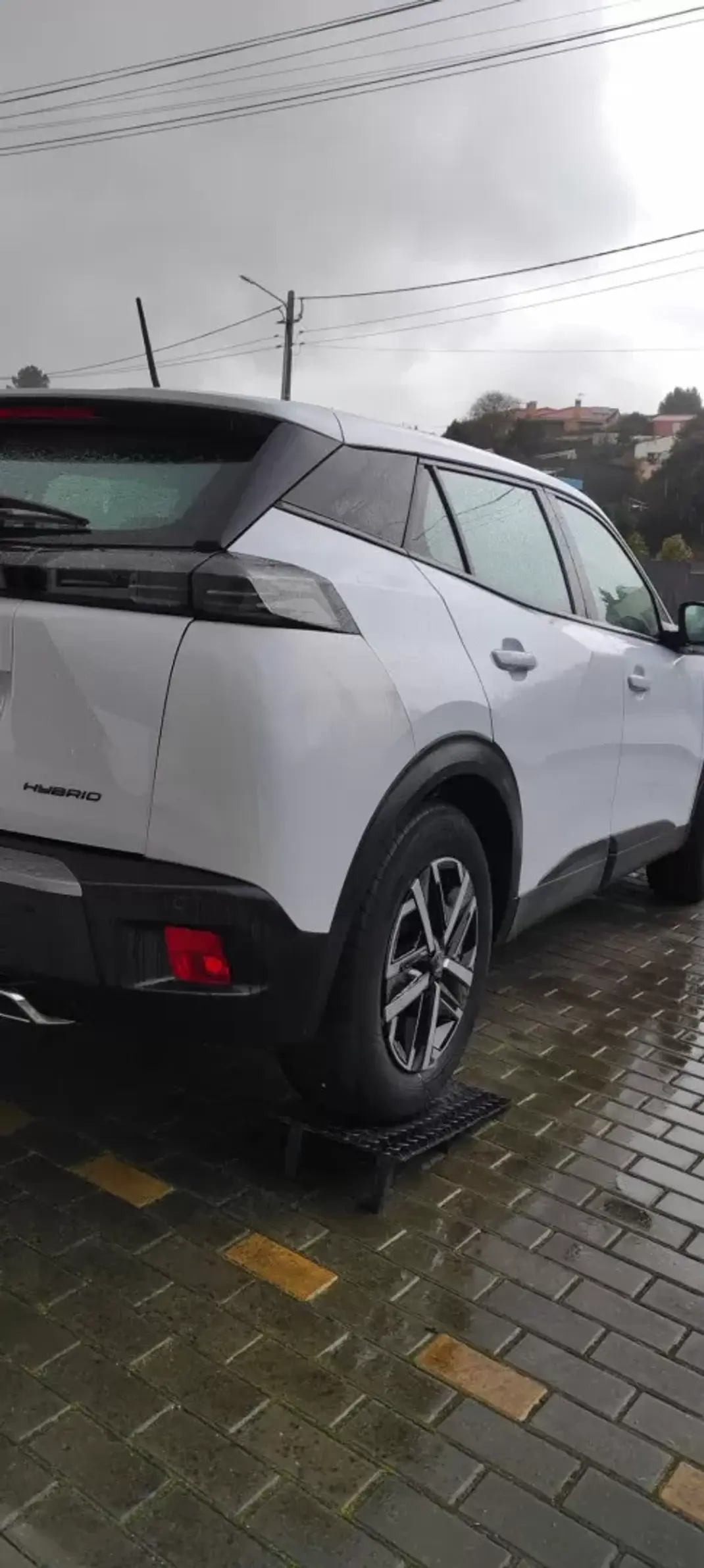 Peugeot 2008 2025 - 24750 EUR, 9700 km - AUTO.MOTO.pt - 9700km - foto 4 de 12