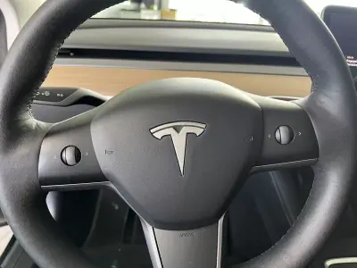 Tesla Model 3 2021 - 29900 EUR, 86555 km - AUTO.MOTO.pt - 86555km - foto 15 de 17