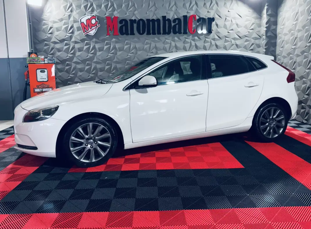 Volvo V40 2013 - 9990 EUR, 258002 km - AUTO.MOTO.pt - 258002km - foto 9 de 31