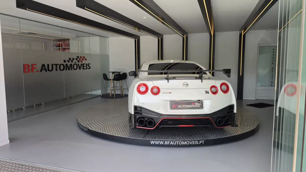 Nissan GT-R 2017 - 300000 EUR, 30685 km - 30685km - foto 17 de 69
