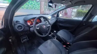 Fiat Punto 2016 - 6990 EUR, 160000 km - AUTO.MOTO.pt - 160000km - foto 6 de 13