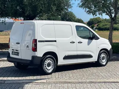 Citroën Berlingo 2020 - 10750 EUR, 156000 km - AUTO.MOTO.pt - 156000km - foto 7 de 32