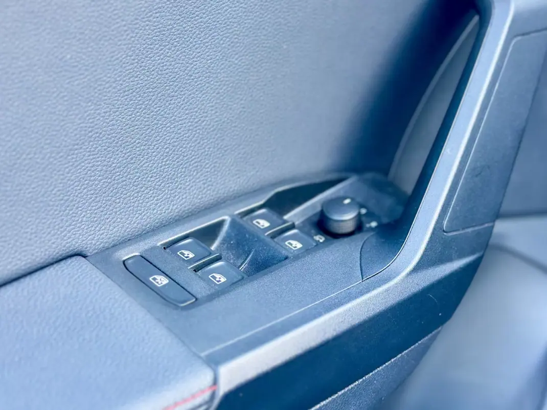 SEAT Ibiza 2021 - 16500 EUR, 77000 km - AUTO.MOTO.pt - 77000km - foto 20 de 30