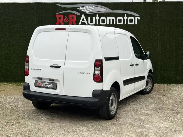 Peugeot Partner 1.6 BlueHdi 3 Lug 2018 - 9800 EUR, 200000 km - AUTO.MOTO.pt - 200000km - foto 2 de 20