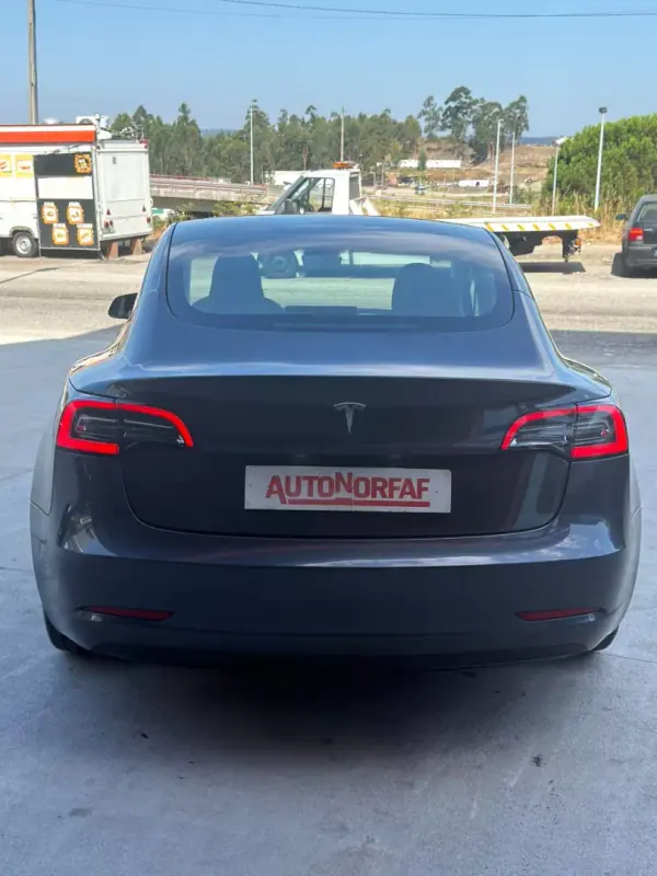 Tesla Model 3 2021 - 27000 EUR, 157593 km - 157593km - foto 5 de 18