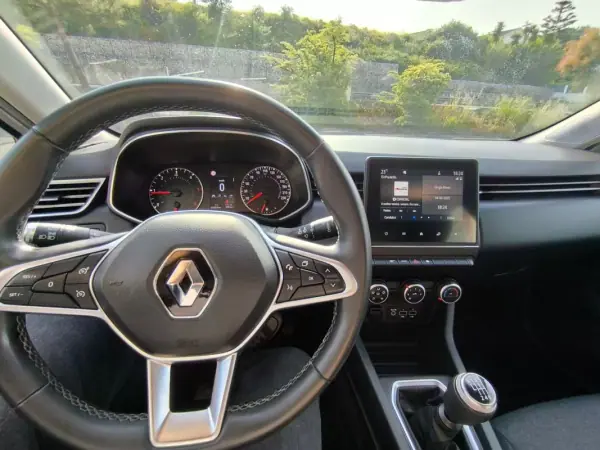 Renault Clio 2021 - 14450 EUR, 159000 km - AUTO.MOTO.pt - 159000km - foto 6 de 13