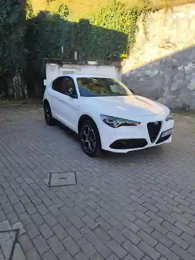 Alfa Romeo Stelvio 2023 - 60000 EUR, 34438 km - 34438km - foto 3 de 12