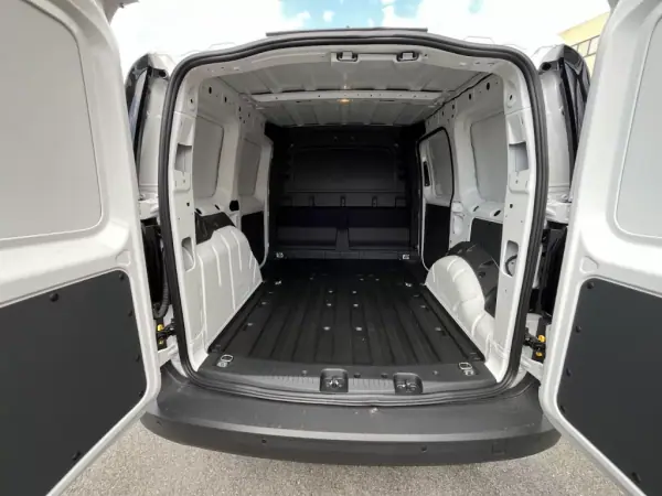VW Caddy 2.0TDI Cargo Business 2025 - 24950 EUR, 10 km - AUTO.MOTO.pt - 10km - foto 32 de 42