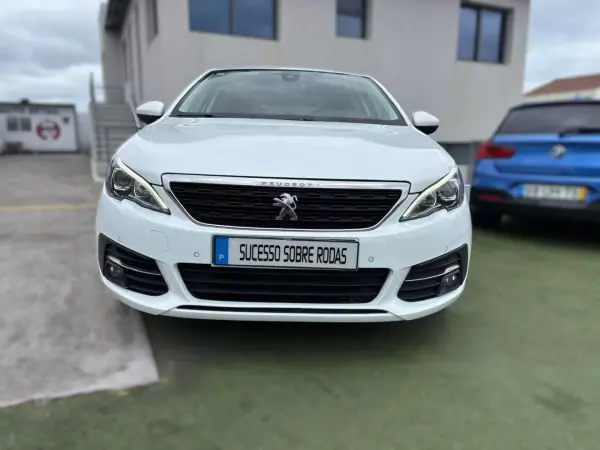 Peugeot 308 2018 - 15990 EUR, 149065 km - AUTO.MOTO.pt - 149065km - foto 2 de 14