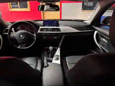 BMW 318 2013 - 15750 EUR, 214000 km - 214000km - foto 15 de 15