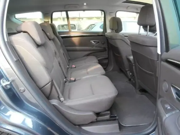 Renault Espace 2018 - 22600 EUR, 151275 km - AUTO.MOTO.pt - 151275km - foto 28 de 34