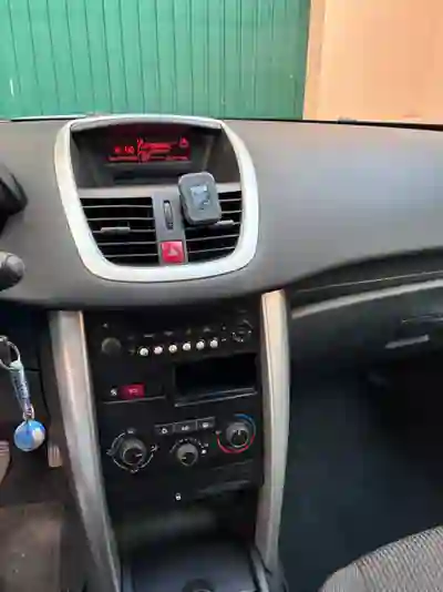 Peugeot 207 2012 — foto 6 de 9
