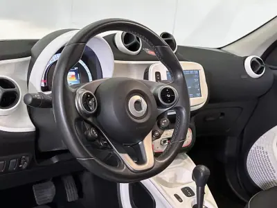 Smart ForFour 2018 - 12450 EUR, 61298 km - 61298km - foto 9 de 16