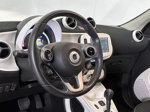 Smart ForFour 2018 - 12450 EUR, 61298 km - 61298km - foto 9 de 16