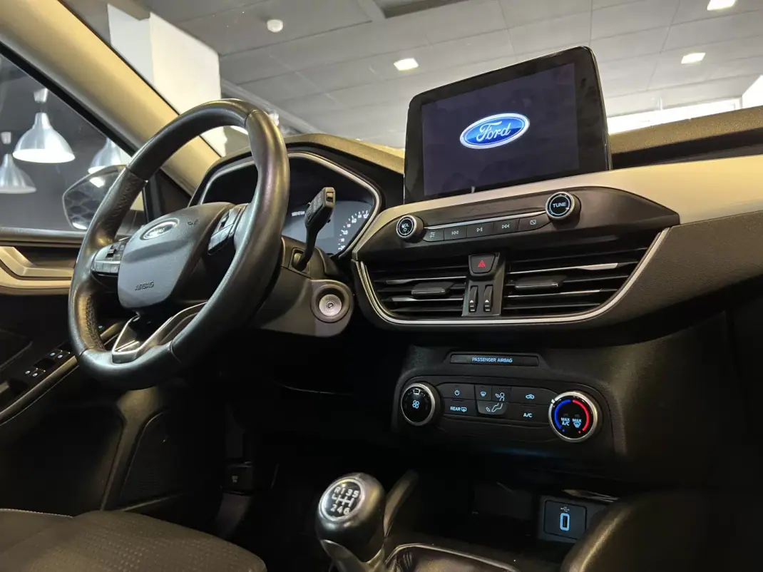 Ford Focus SW 2020 - 12990 EUR, 170000 km - AUTO.MOTO.pt - 170000km - foto 22 de 38