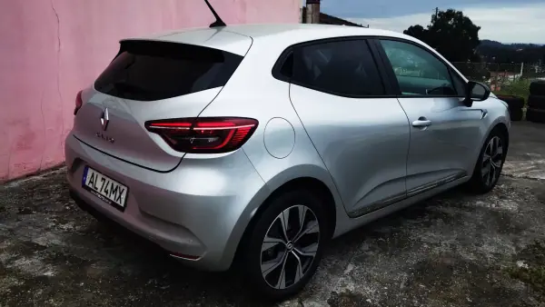 Renault Clio 2021 - 13999 EUR, 129999 km - AUTO.MOTO.pt - 129999km - foto 5 de 39