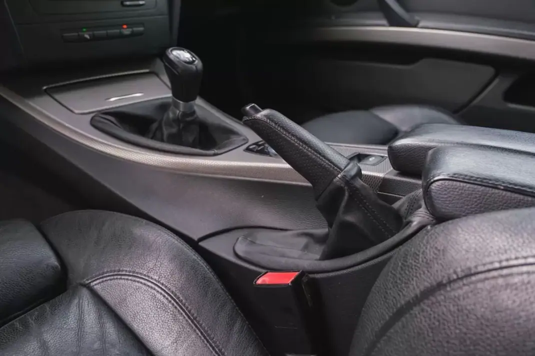 BMW 320 2016 - 18900 EUR, 230000 km - AUTO.MOTO.pt - 230000km - foto 16 de 28