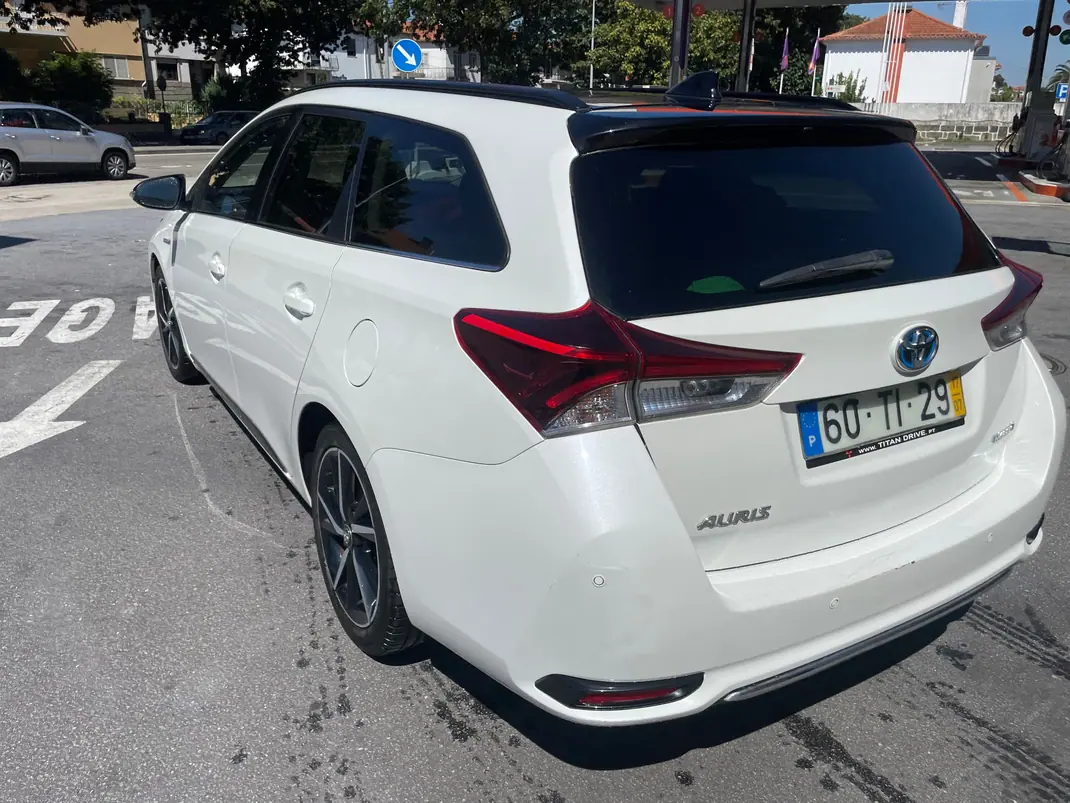 Toyota Auris 2017 - 12900 EUR, 217333 km - 217333km - foto 13 de 15