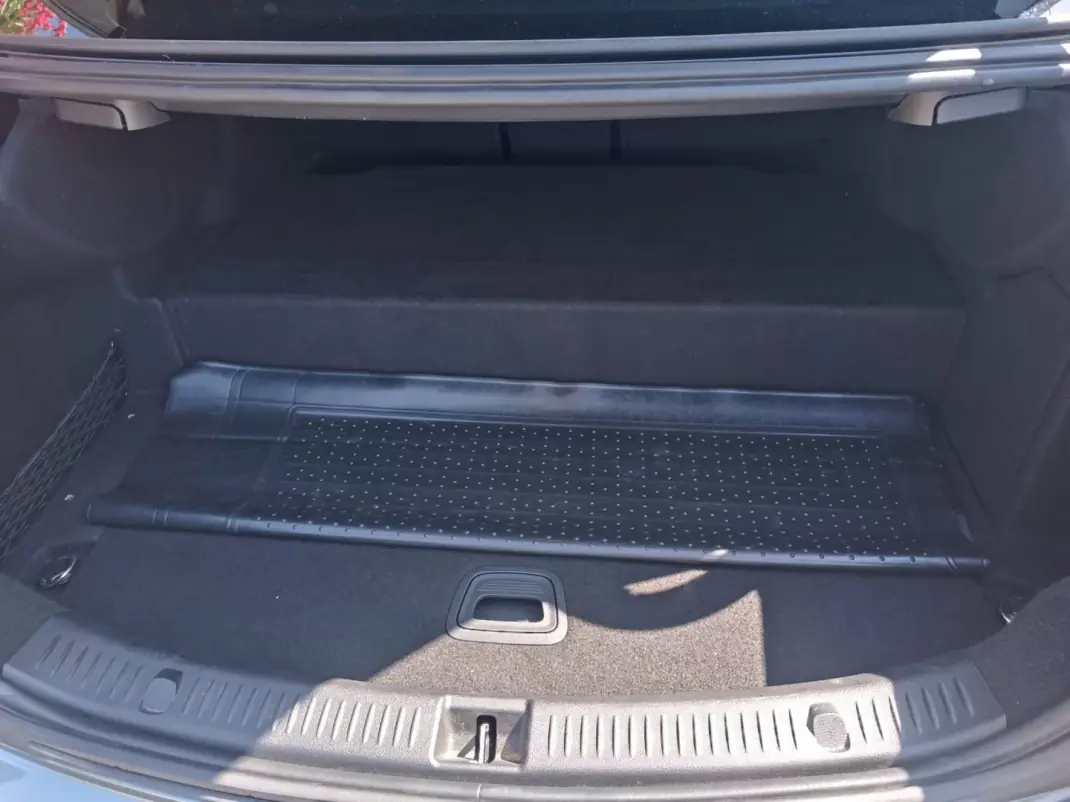 Mercedes-Benz E 300 2019 - 27500 EUR, 150200 km - 150200km - foto 13 de 18