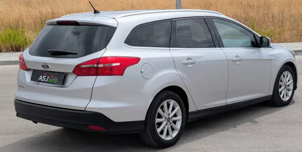 Ford Focus SW 2015 - 8500 EUR, 231741 km - AUTO.MOTO.pt - 231741km - foto 7 de 21
